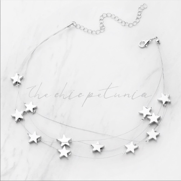 NWT Gold or Silver Color Floating Star Necklace - Picture 3 of 4